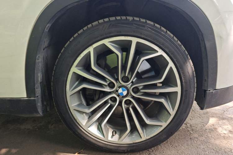 Used BMW X1 2010 xDrive28i Right Front Wheel Hub