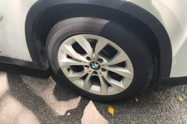 Used BMW X1 2010 xDrive25i Right Front Wheel Hub
