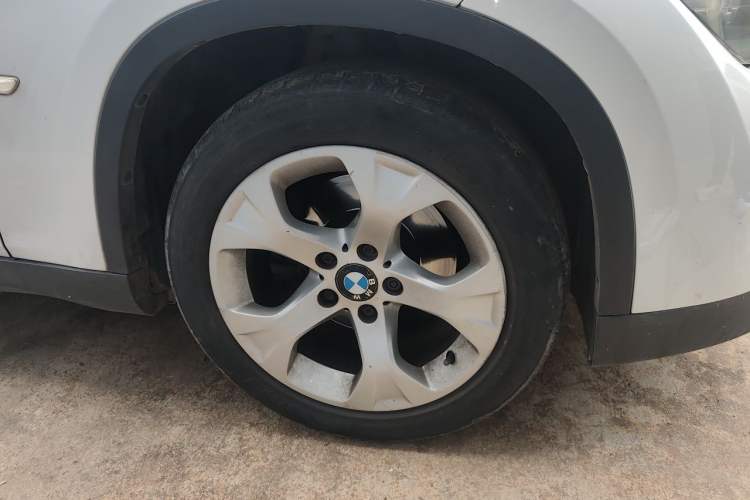 Used BMW X1 2010 sDrive18i Luxury Model Right Front Wheel Hub