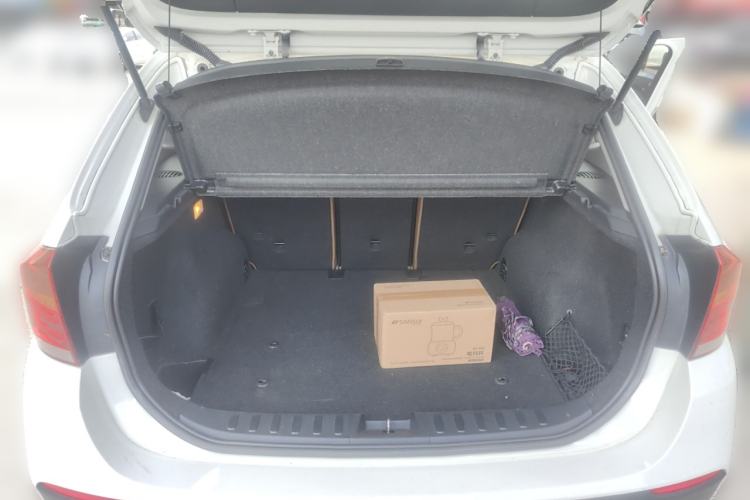 Used BMW X1 2010 xDrive25i Trunk