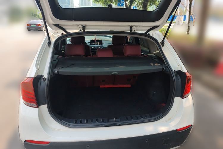 Used BMW X1 2010 xDrive25i Trunk