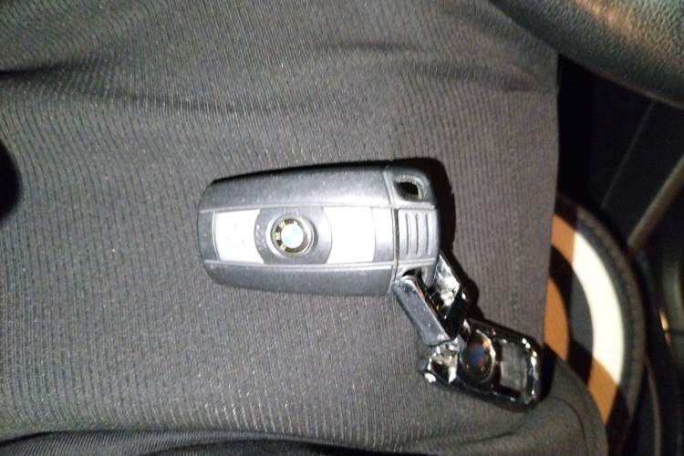 Used BMW X1 2010 xDrive25i Vehicle Key