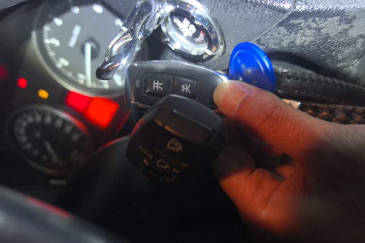 Used BMW X1 2010 xDrive25i Vehicle Key