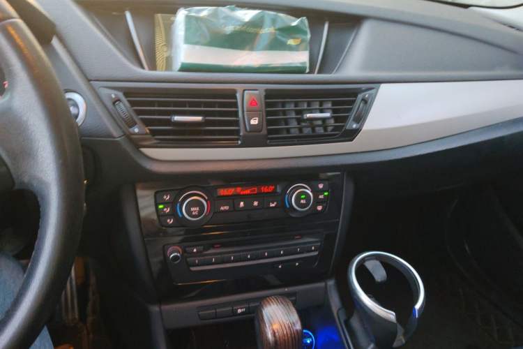 Used BMW X1 2012 sDrive18i Luxury Edition Audio And AC Panel