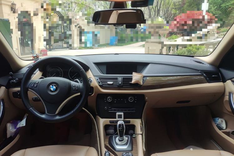 Used BMW X1 2012 xDrive28i Center Console