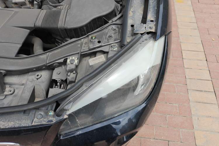 Used BMW X1 2012 sDrive18i Fashion Model Engine Bay Left