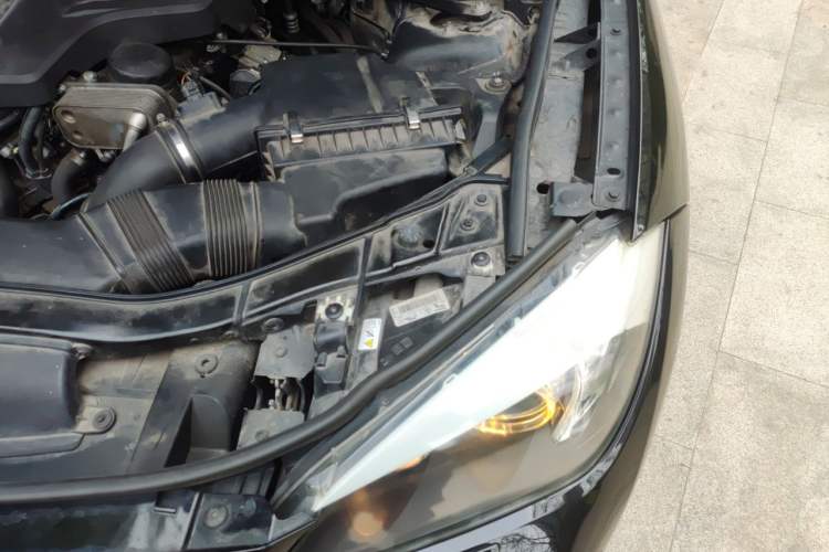 Used BMW X1 2012 xDrive28i Engine Bay Left