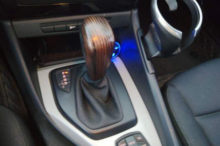 Used BMW X1 2012 sDrive18i Luxury Edition Gear Lever