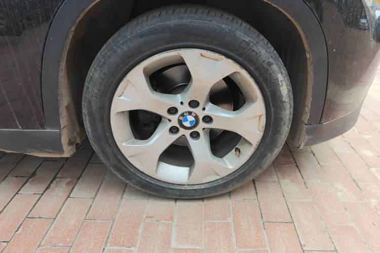 Used BMW X1 2012 sDrive18i Fashion Model Right Front Wheel Hub