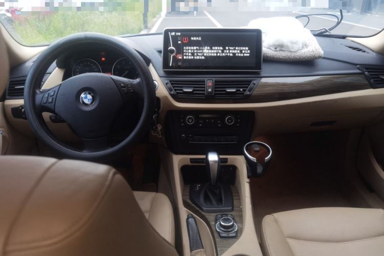 Used BMW X1 2012 sDrive18i Luxury Edition Center Console