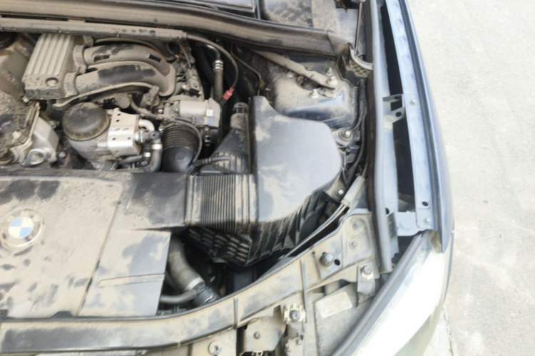 Used BMW X1 2012 sDrive18i Luxury Edition Engine Bay Left