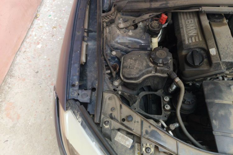 Used BMW X1 2012 sDrive18i Luxury Edition Engine Bay Right