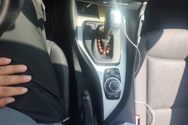Used BMW X1 2012 sDrive18i Luxury Edition Gear Lever