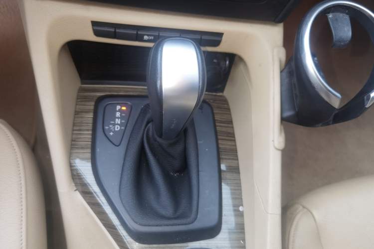 Used BMW X1 2012 sDrive18i Luxury Edition Gear Lever