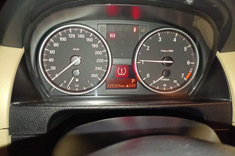 Used BMW X1 2012 sDrive20i Leading Model Odometer Close Up