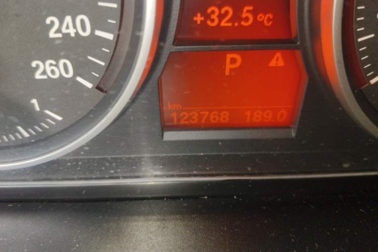 Used BMW X1 2012 sDrive18i Luxury Edition Odometer Close Up