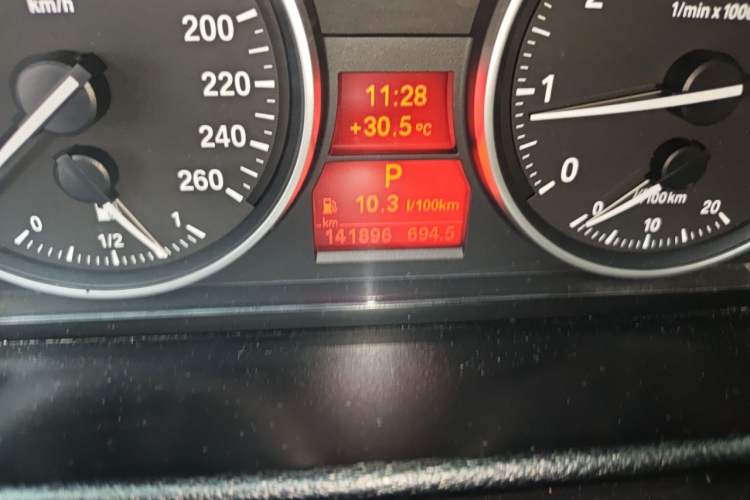 Used BMW X1 2012 sDrive18i Luxury Model Odometer Close Up