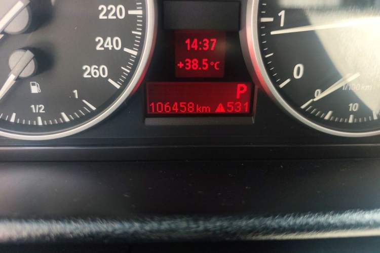 Used BMW X1 2012 sDrive18i Luxury Edition Odometer Close Up