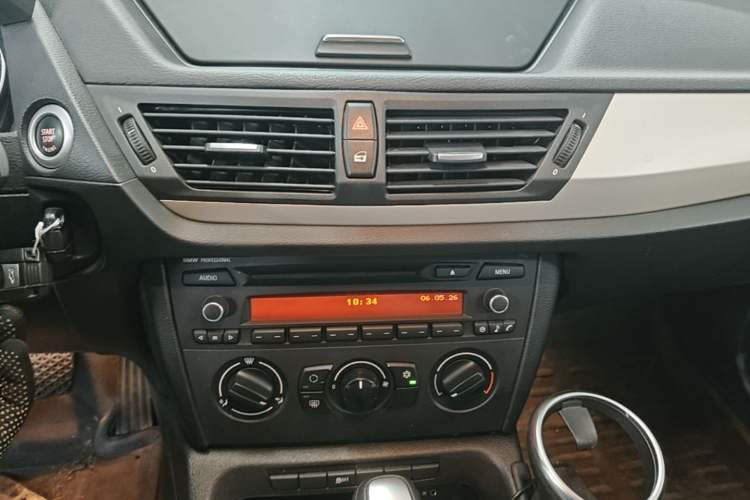 Used BMW X1 2012 sDrive18i Fashion Model Audio And AC Panel