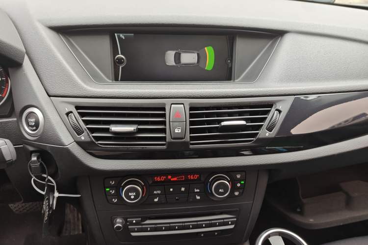 Used BMW X1 2012 sDrive18i Luxury Edition Audio And AC Panel