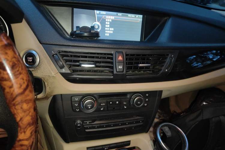 Used BMW X1 2012 sDrive18i Luxury Edition Audio And AC Panel