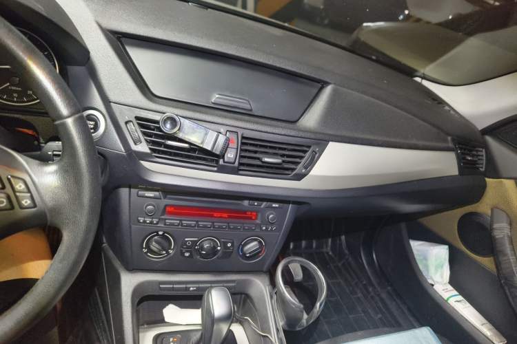 Used BMW X1 2012 sDrive18i Fashion Model Audio And AC Panel