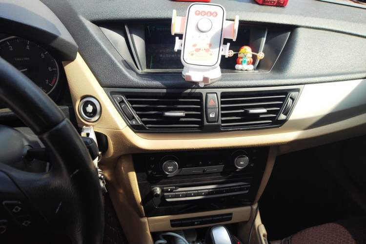 Used BMW X1 2012 sDrive18i Fashion Model Audio And AC Panel