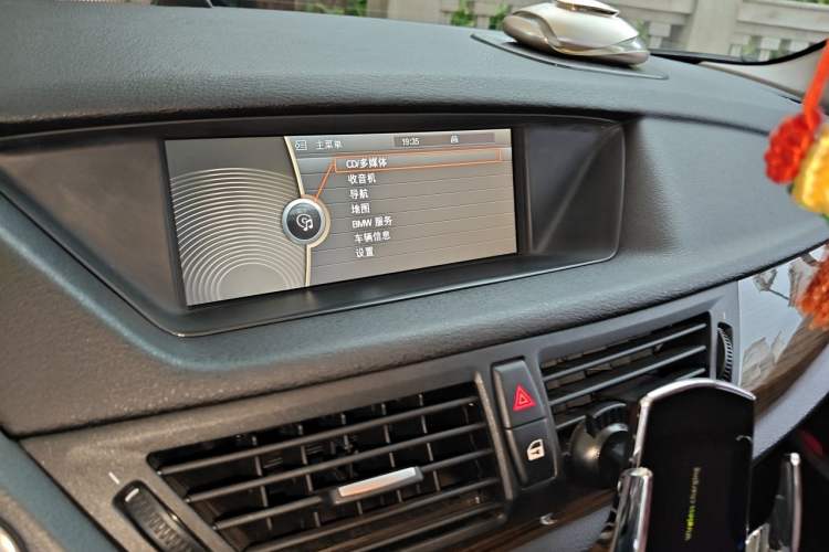 Used BMW X1 2012 xDrive20i Audio And AC Panel