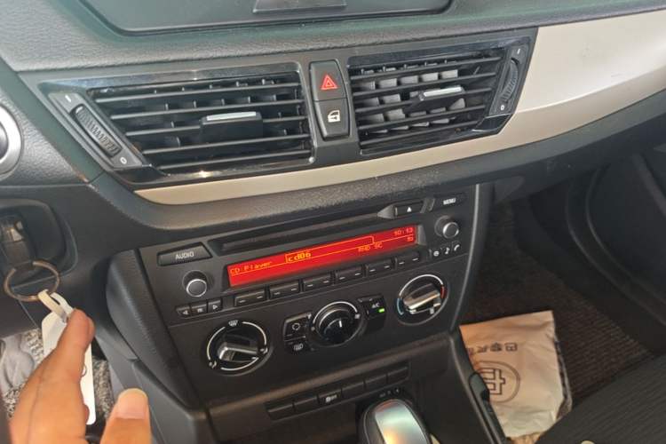 Used BMW X1 2012 sDrive18i Fashion Model Audio And AC Panel