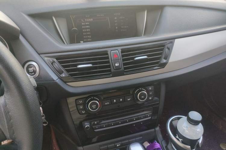 Used BMW X1 2012 sDrive18i Luxury Edition Audio And AC Panel