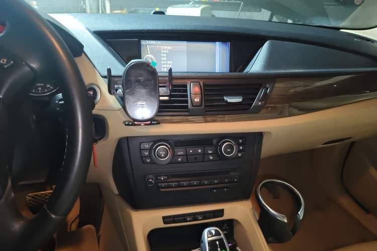 Used BMW X1 2012 xDrive20i Audio And AC Panel