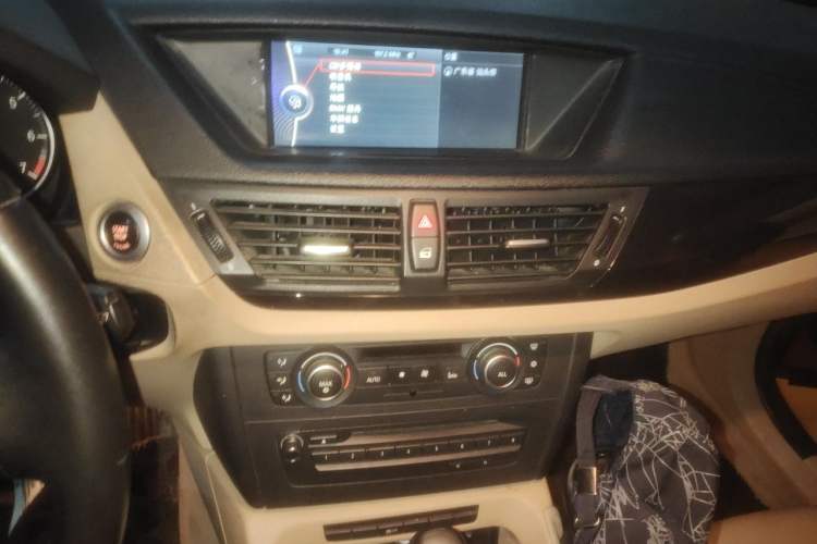 Used BMW X1 2012 sDrive18i Luxury Edition Audio And AC Panel