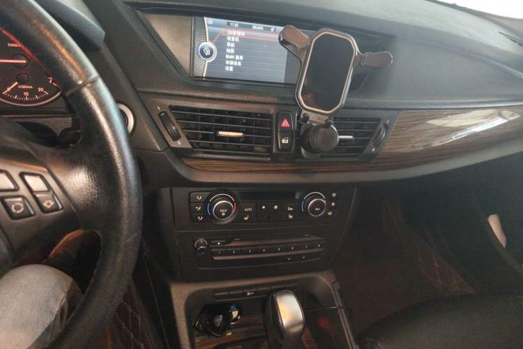 Used BMW X1 2012 sDrive18i Luxury Edition Audio And AC Panel