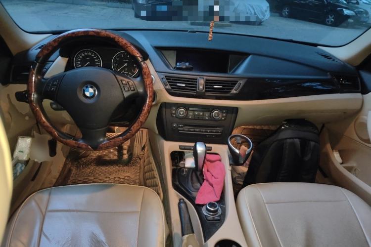 Used BMW X1 2012 sDrive18i Luxury Edition Center Console