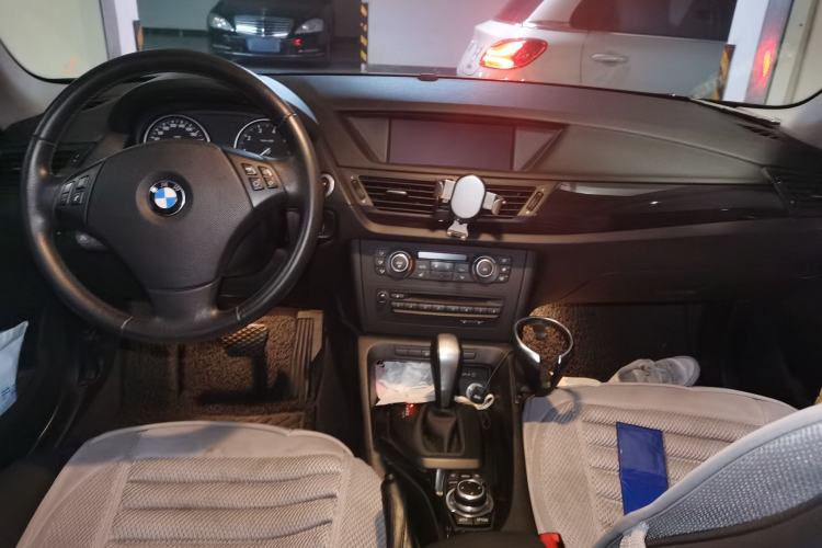 Used BMW X1 2012 sDrive18i Luxury Edition Center Console