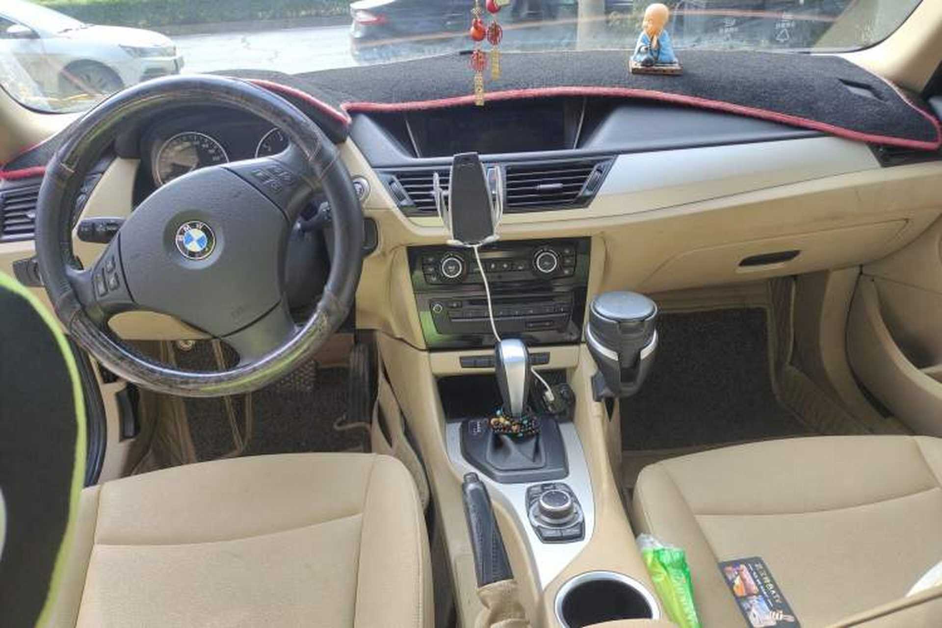 Used BMW X1 2012 sDrive18i Luxury Edition Center Console