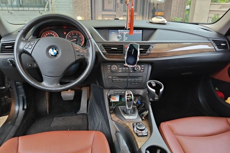 Used BMW X1 2012 xDrive20i Center Console
