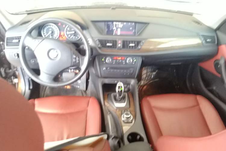 Used BMW X1 2012 xDrive20i Luxury Model Center Console