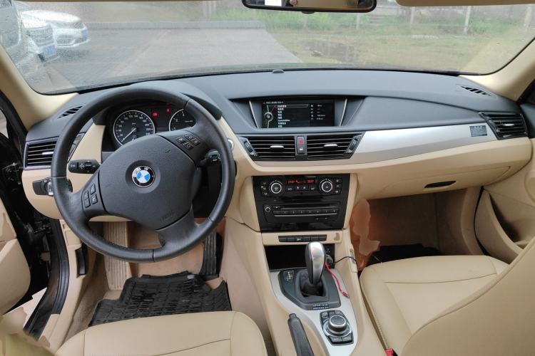 Used BMW X1 2012 sDrive18i Luxury Edition Center Console