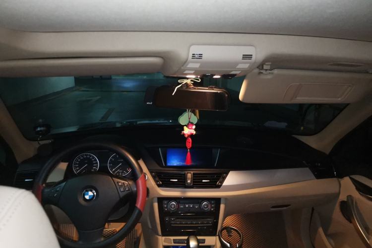 Used BMW X1 2012 sDrive18i Luxury Edition Center Console