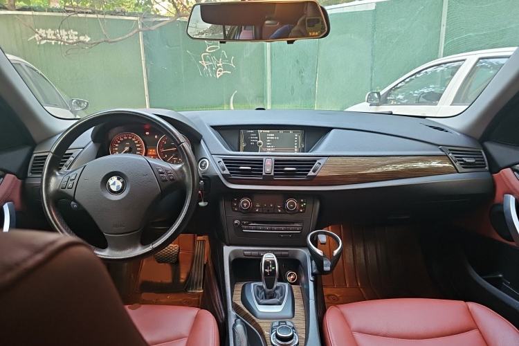 Used BMW X1 2012 xDrive20i Luxury Model Center Console