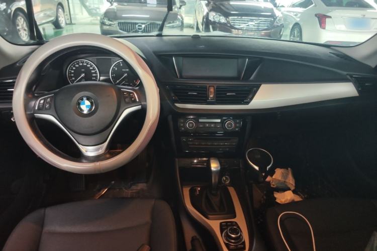 Used BMW X1 2012 sDrive18i Luxury Edition Center Console
