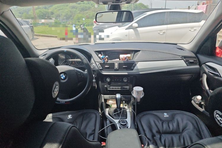 Used BMW X1 2012 sDrive18i Luxury Edition Center Console