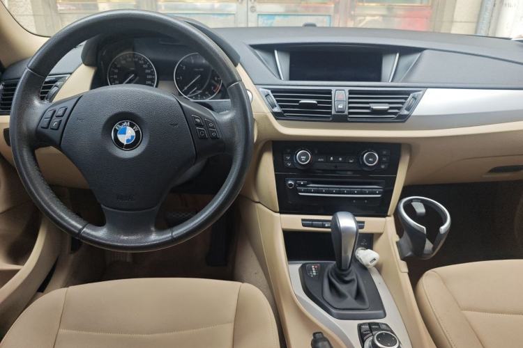 Used BMW X1 2012 sDrive18i Luxury Edition Center Console