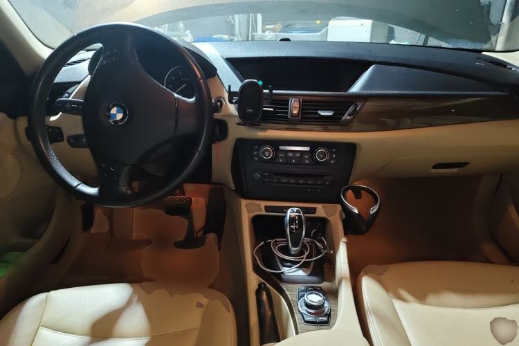 Used BMW X1 2012 xDrive20i Center Console