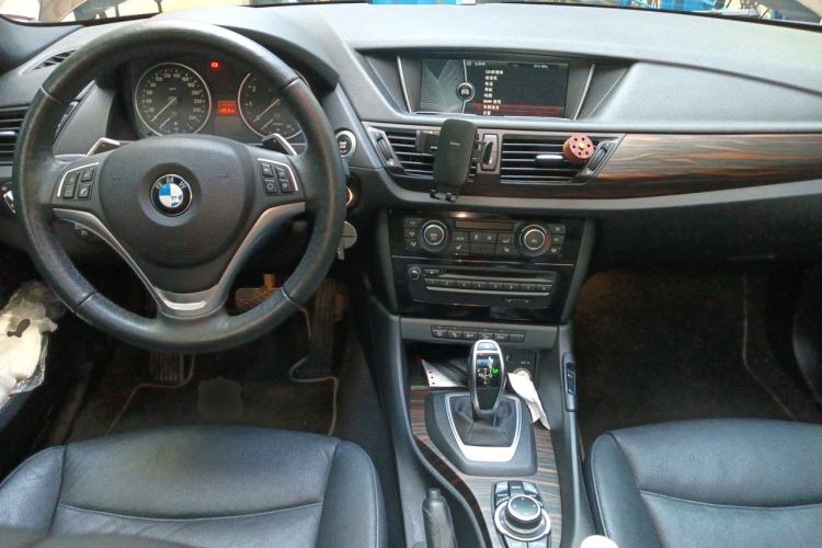 Used BMW X1 2012 xDrive28i Center Console