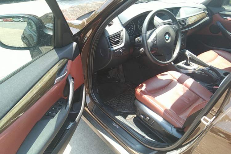 Used BMW X1 2012 xDrive20i Luxury Model Driver Seat