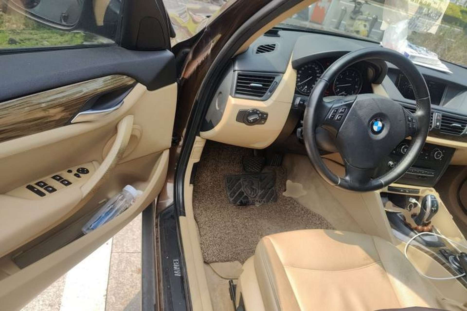 Used BMW X1 2012 xDrive20i Luxury Model Driver Seat