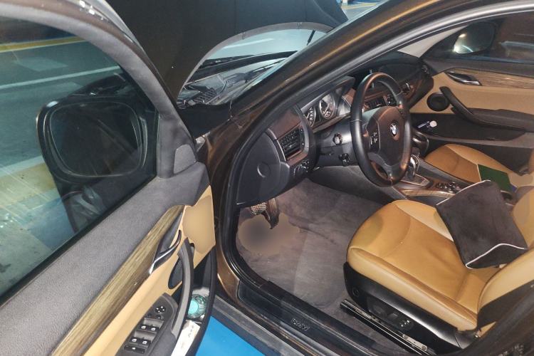 Used BMW X1 2012 xDrive20i Luxury Model Driver Seat