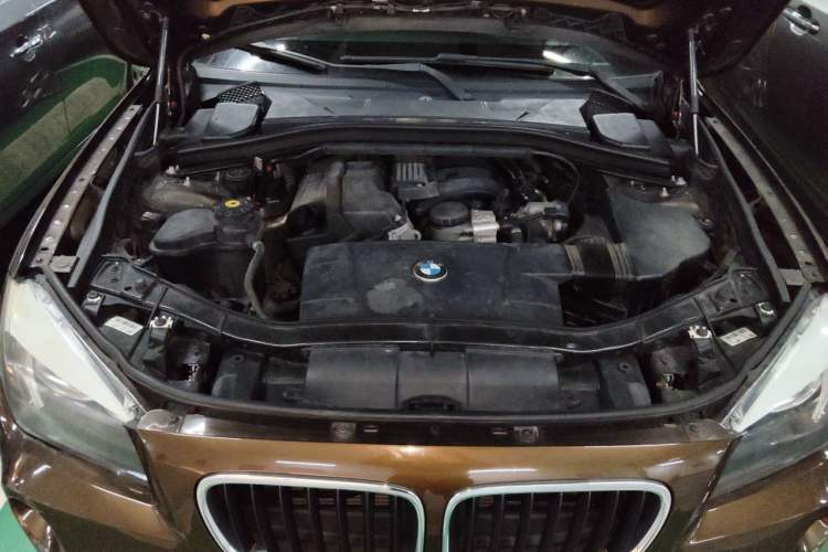 Used BMW X1 2012 sDrive18i Fashion Model Engine Bay